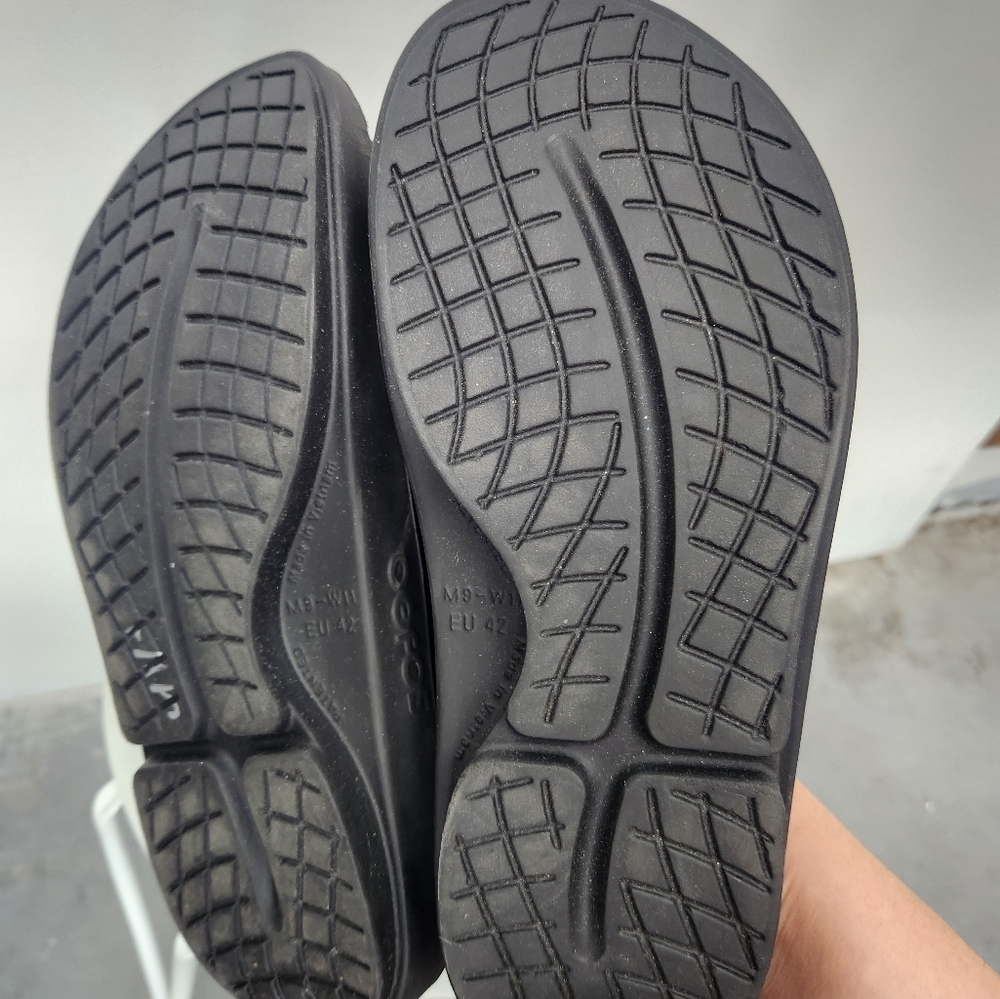 Oofos Ooah Slides Black Mens 9, Women's 11. - Picture 5 of 6